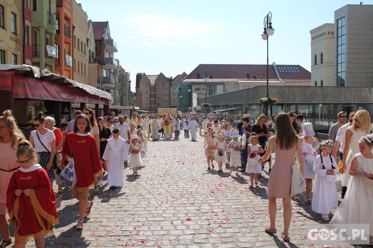 Procesja Bożego Ciała na ulicach Głogowa