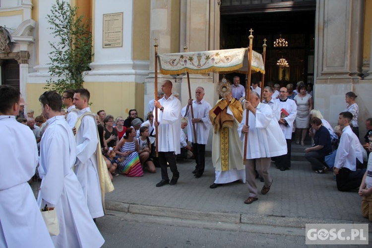 Procesja Bożego Ciała na ulicach Głogowa