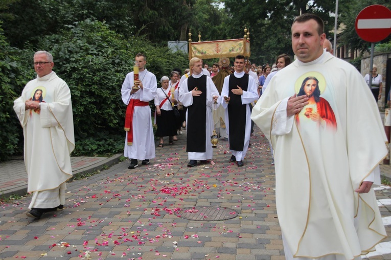 Procesja parafii Chrystusa Króla i św. Barbary
