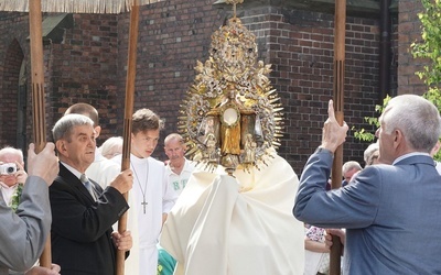 Gliwice. Pytania i odpowiedzi z procesji Bożego Ciała: Co wybieram, co robić, jak żyć? 