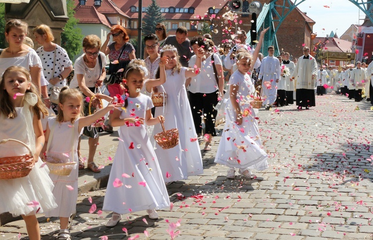 Centralna procesja Bożego Ciała we Wrocławiu 2019