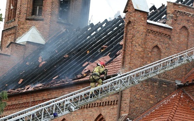 Płonie kościół w Lutolu Suchym