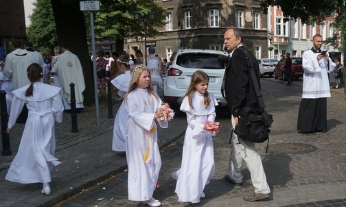 Gliwice. Pytania i odpowiedzi z procesji Bożego Ciała: Co wybieram, co robić, jak żyć? 