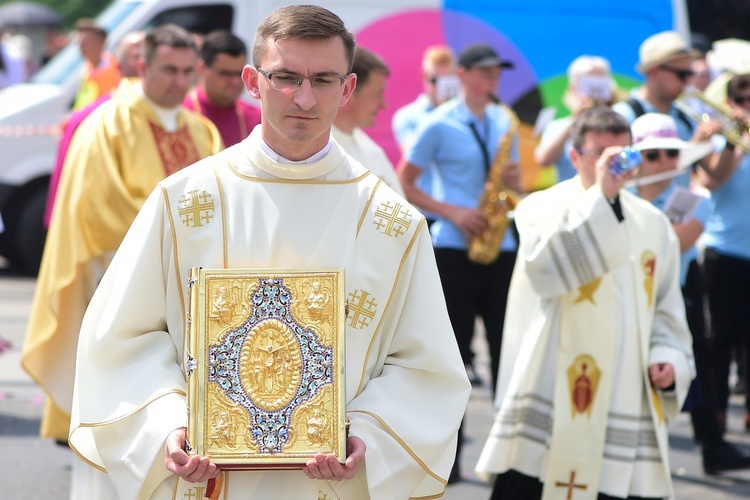 Olsztyn. Centralna procesja Bożego Ciała