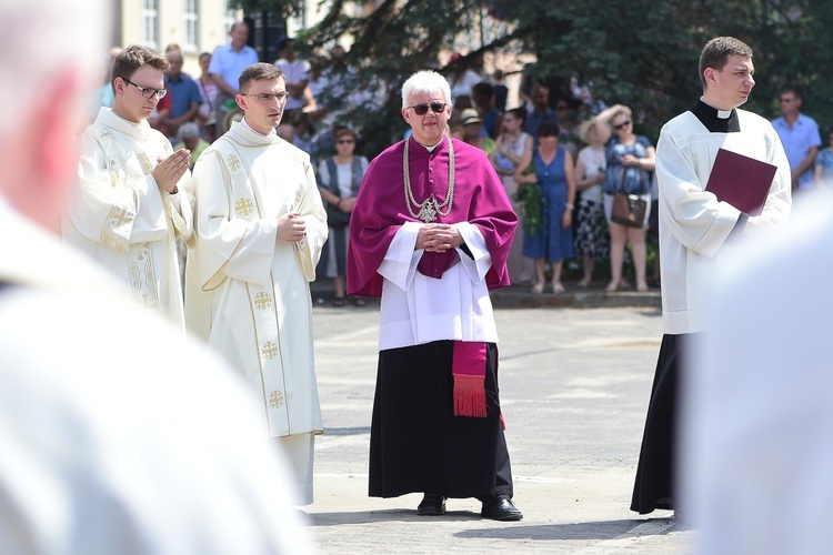 Olsztyn. Centralna procesja Bożego Ciała