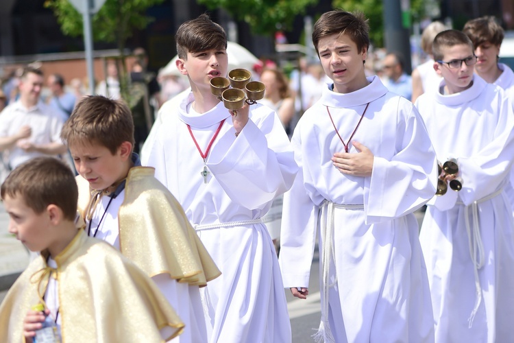 Olsztyn. Centralna procesja Bożego Ciała