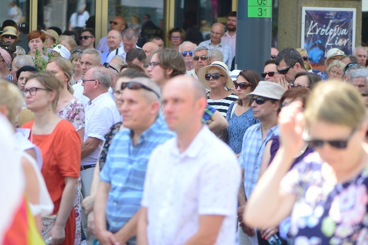 Olsztyn. Centralna procesja Bożego Ciała