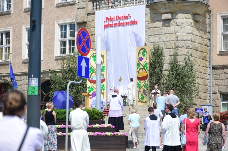 Olsztyn. Centralna procesja Bożego Ciała