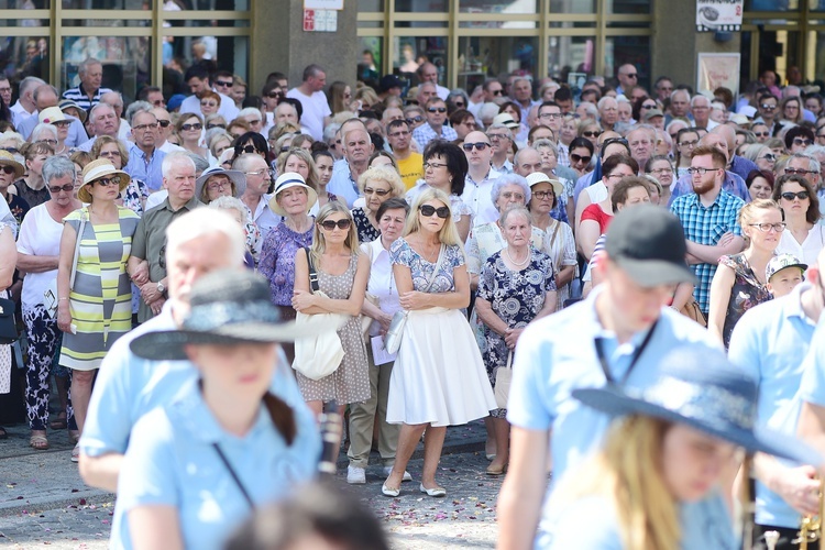 Olsztyn. Centralna procesja Bożego Ciała