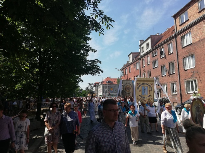 Procesja Bożego Ciała w parafii pw. św. Klemensa Dworzaka we Wrocławiu