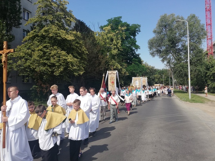 Procesja Bożego Ciała w parafii pw. św. Klemensa Dworzaka we Wrocławiu