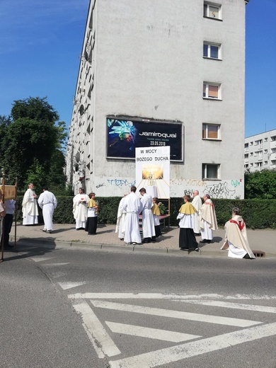 Procesja Bożego Ciała w parafii pw. św. Klemensa Dworzaka we Wrocławiu