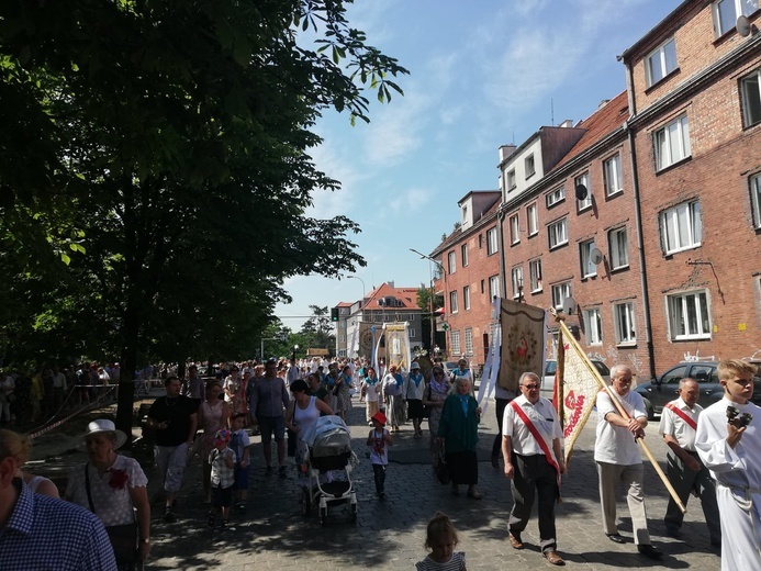 Procesja Bożego Ciała w parafii pw. św. Klemensa Dworzaka we Wrocławiu