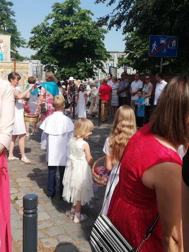 Procesja Bożego Ciała w parafii pw. św. Klemensa Dworzaka we Wrocławiu