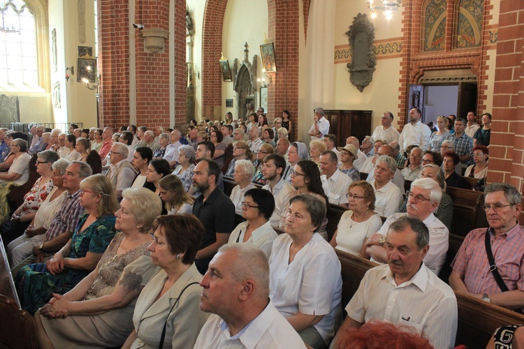 Miejska procesja eucharystyczna w Legnicy