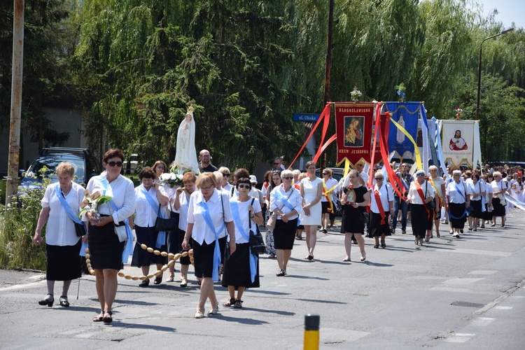 Procesja Bożego Ciała w parafii pw. św. Jana Apostoła we Wrocławiu-Zakrzowie