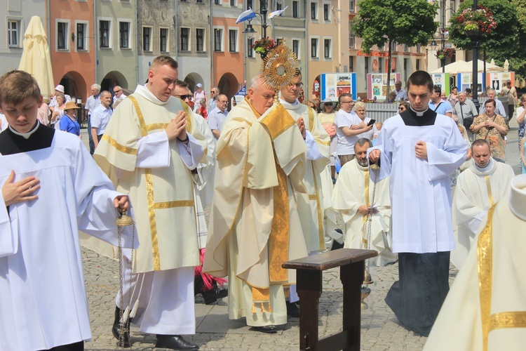 Miejska procesja eucharystyczna w Legnicy