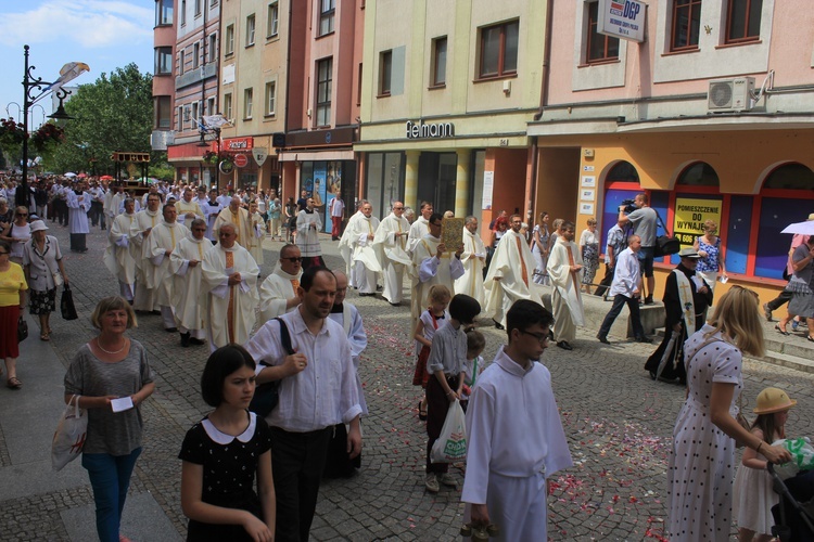 Miejska procesja eucharystyczna w Legnicy