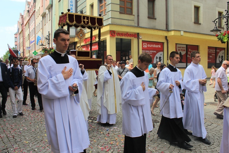 Miejska procesja eucharystyczna w Legnicy