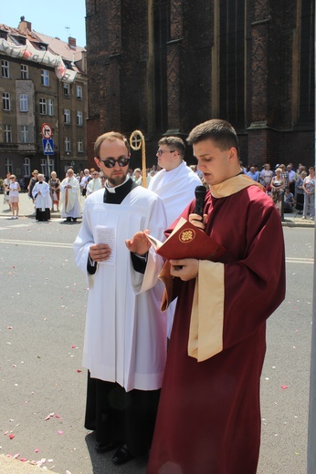 Miejska procesja eucharystyczna w Legnicy