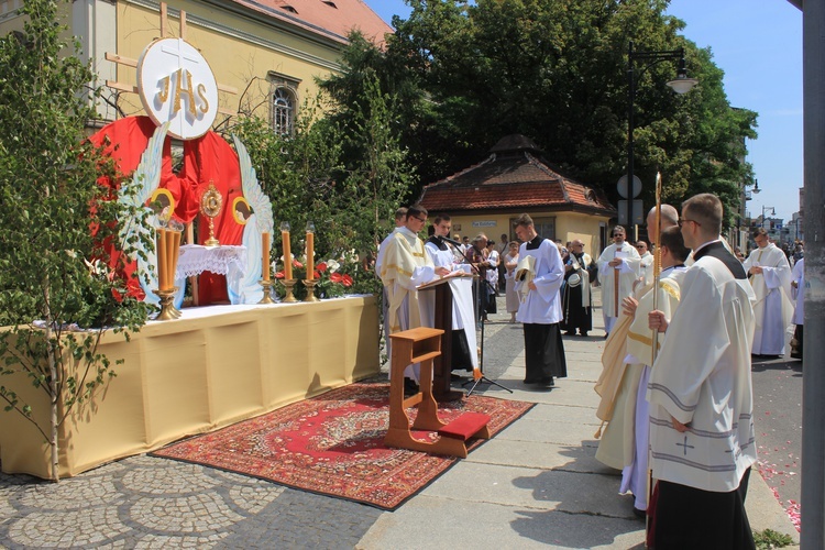 Miejska procesja eucharystyczna w Legnicy