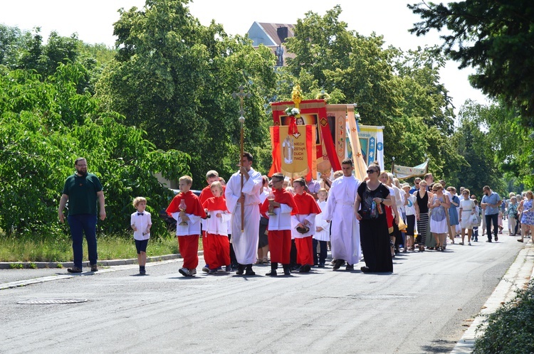 Procesja Bożego Ciała w parafii pw. NMP Bolesnej we Wrocławiu-Różance