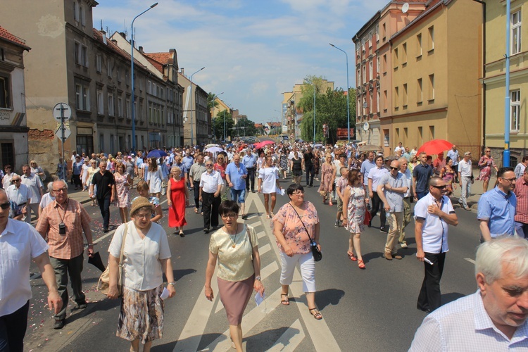 Miejska procesja eucharystyczna w Legnicy