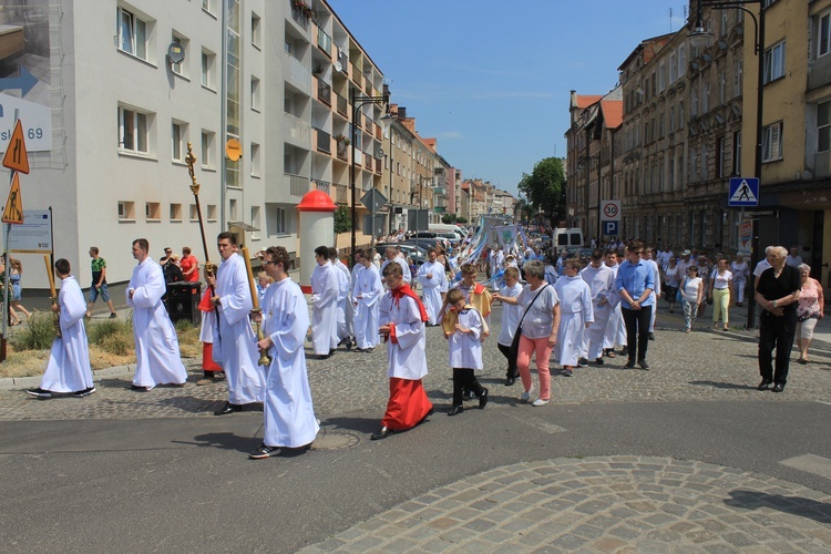 Miejska procesja eucharystyczna w Legnicy