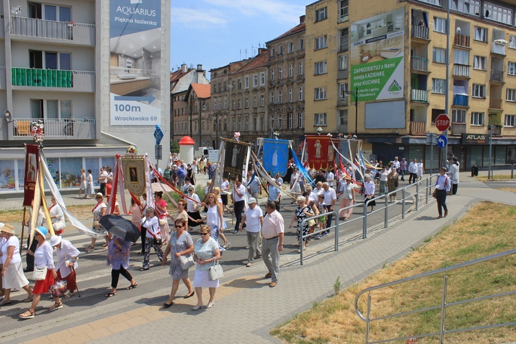 Miejska procesja eucharystyczna w Legnicy