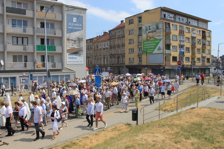 Miejska procesja eucharystyczna w Legnicy