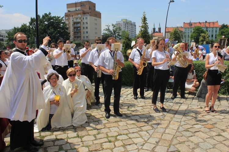 Miejska procesja eucharystyczna w Legnicy