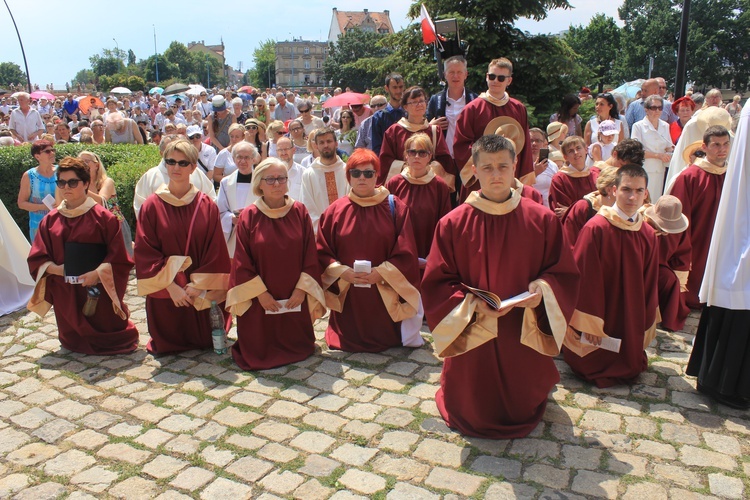 Miejska procesja eucharystyczna w Legnicy