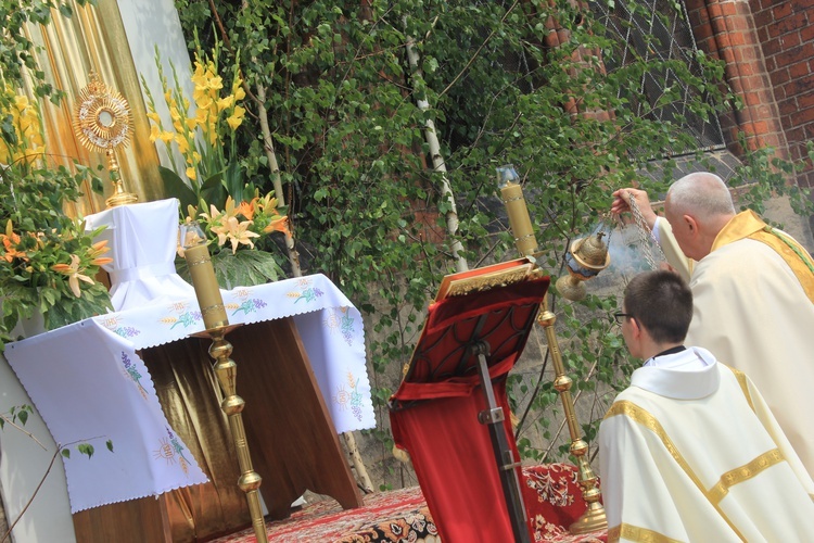 Miejska procesja eucharystyczna w Legnicy