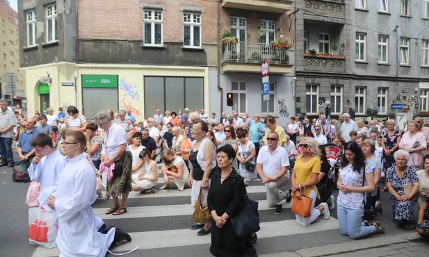 Katowice. Ulicami śródmieścia przeszła centralna procesja Bożego Ciała