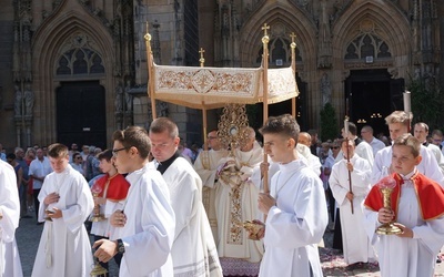 Procesja euchartystyczna wyruszyła spod świdnickiej katedry.