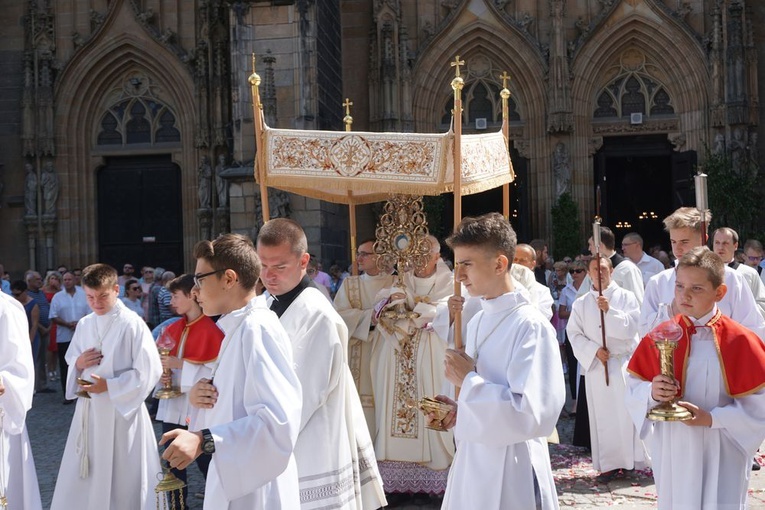 Procesja euchartystyczna wyruszyła spod świdnickiej katedry.