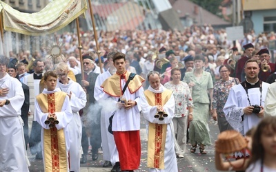 Procesja z Najświętszym Sakramentem przeszła z konkatedry do Żywca-Zabłocia.