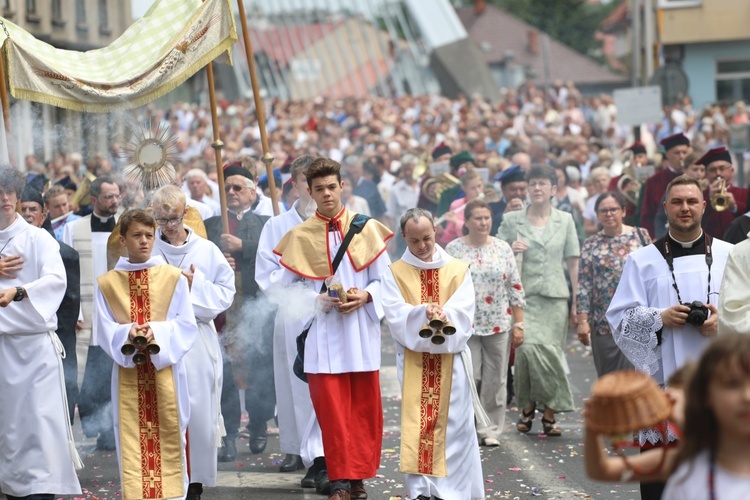 Procesja z Najświętszym Sakramentem przeszła z konkatedry do Żywca-Zabłocia.