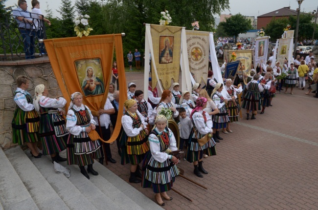 Pełne folkloru Boże Ciało w Opocznie