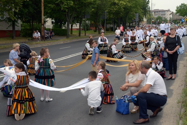 Pełne folkloru Boże Ciało w Opocznie