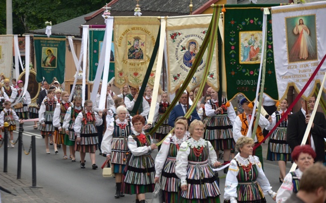 Pełne folkloru Boże Ciało w Opocznie