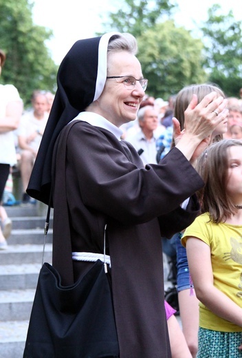 Koncert uwielbienia nad stawami w Oleśnicy