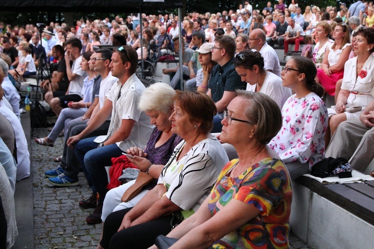 Koncert uwielbienia nad stawami w Oleśnicy