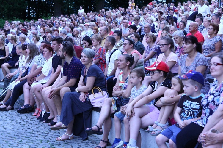 Koncert uwielbienia nad stawami w Oleśnicy