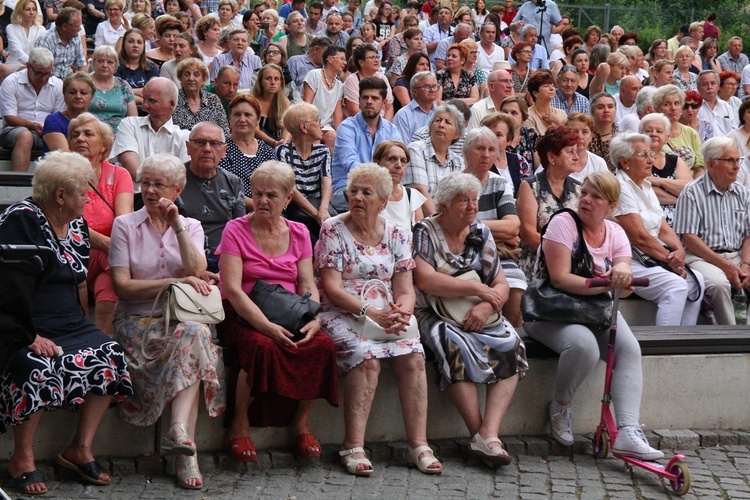 Koncert uwielbienia nad stawami w Oleśnicy