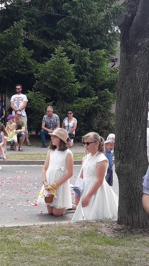 Procesja Bożego Ciała w parafii pw. Andrzeja Apostoła we Wrocławiu-Stabłowicach