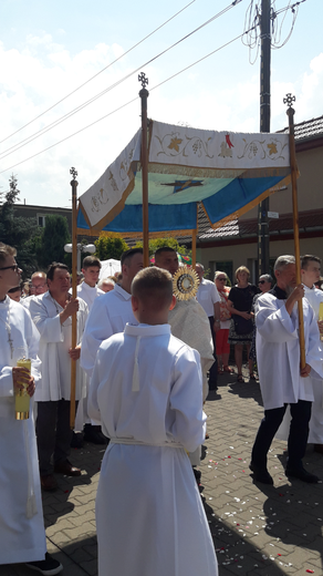 Procesja Bożego Ciała w parafii pw. Andrzeja Apostoła we Wrocławiu-Stabłowicach