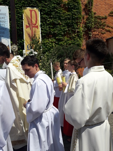 Procesja Bożego Ciała w parafii pw. Andrzeja Apostoła we Wrocławiu-Stabłowicach