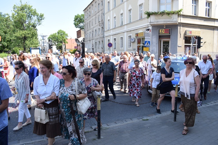 Procesja Bożego Ciała w parafii pw. św. Jadwigi Śląskiej we Wrocławiu-Leśnicy