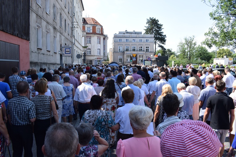 Procesja Bożego Ciała w parafii pw. św. Jadwigi Śląskiej we Wrocławiu-Leśnicy